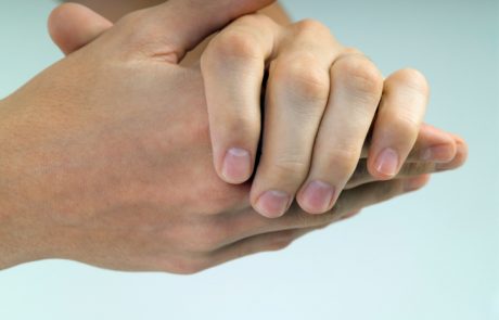 5 bolezni, ki jih razkrivajo naše roke