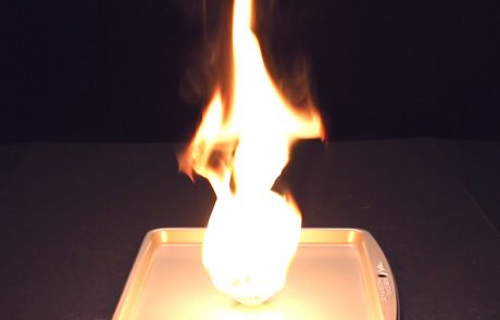 Triki z ognjem, ki bodo razveselili požigalca v vas (video)
