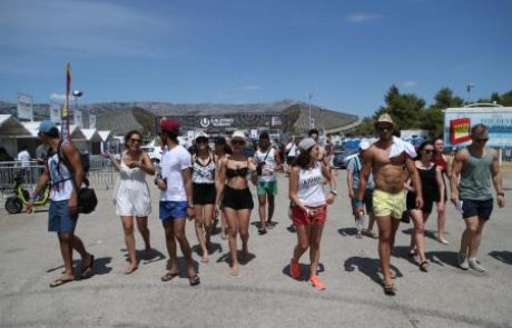 Na festivalu umrl moški, ki je v strahu pred policijo pogoltnil zavoj droge in bežal