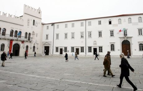 Sodišče: Univerza na Primorskem mora odpuščene profesorje ponovno spustiti v predavalnice