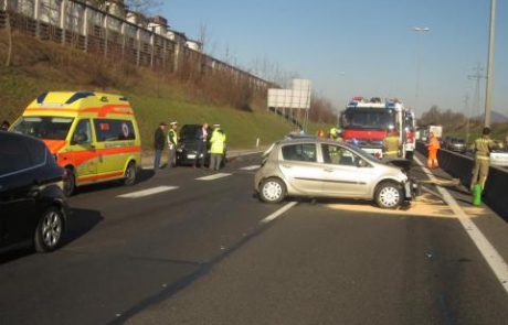 FOTO: Posledice verižnega trčenja na izvozu za Nove Jarše