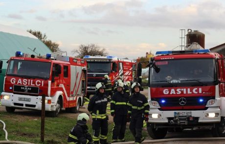 V okolici Maribora gorela strešna konstrukcija na vikendu