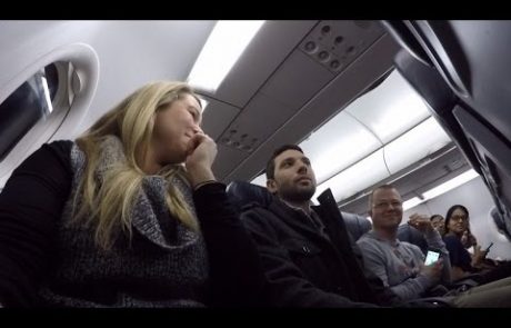 Video dneva: Kar na letalu mu je pripravila presenečenje njegovega življenja