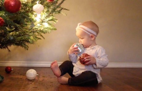 Video dneva: Tako so videti radosti božiča, če imate doma malčka