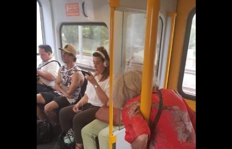 Ali vidite, zakaj je fotografija starejše ženske na vlaku povzročila splošno zgražanje?