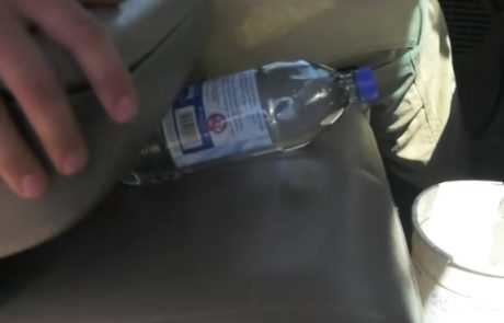 V avtu nikoli ne puščajte plastenke z vodo, ker lahko povzroči požar