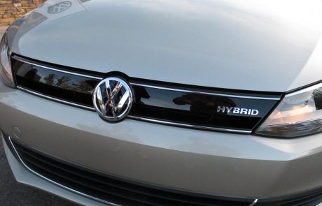 Volkswagen kljub krizi z dizelskimi motorji lani podvojil dobiček