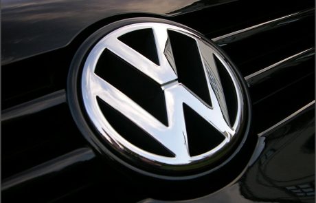 Volkswagen ostaja največji svetovni avtomobilski proizvajalec