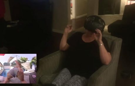 Babici so pokazali porniče v virtualni resničnosti in njena reakcija vas bo nasmejala do solz