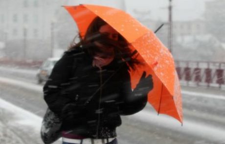 Padavine po vsej državi, sneg in oranžno opozorilo