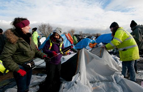 UNHCR aktivistkam: Pomagajte migrantom, ne pa seksati z njimi!