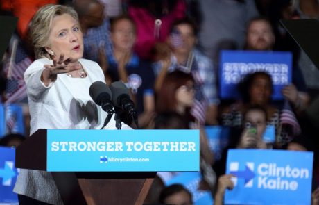 WikiLeaks razkriva nova zaupna elektronska sporočila vodje Hillaryjine kampanje