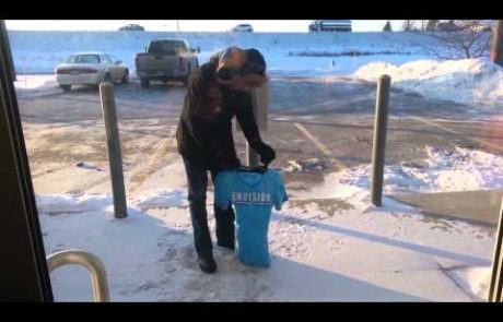 VIDEO: Ne boste verjeli, zmrznila je v manj kot minuti!
