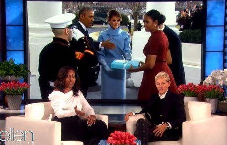 Michelle Obama končno razkrila, kaj se je skrivalo v kuverti, ki ji jo je podarila Melania Trump
